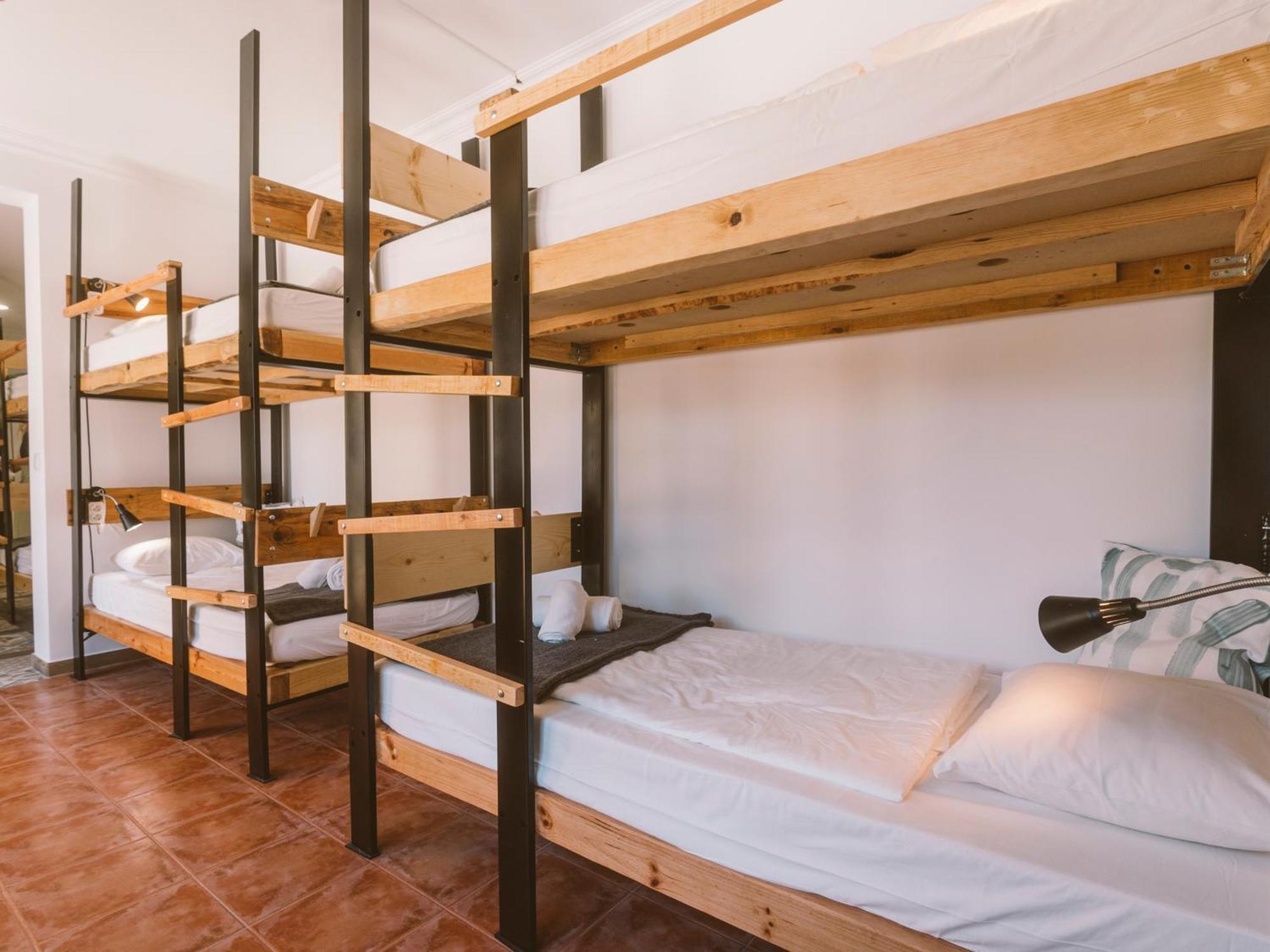 Cliff Surf House Hostel อา ดุส คุนญาดุส ภายนอก รูปภาพ