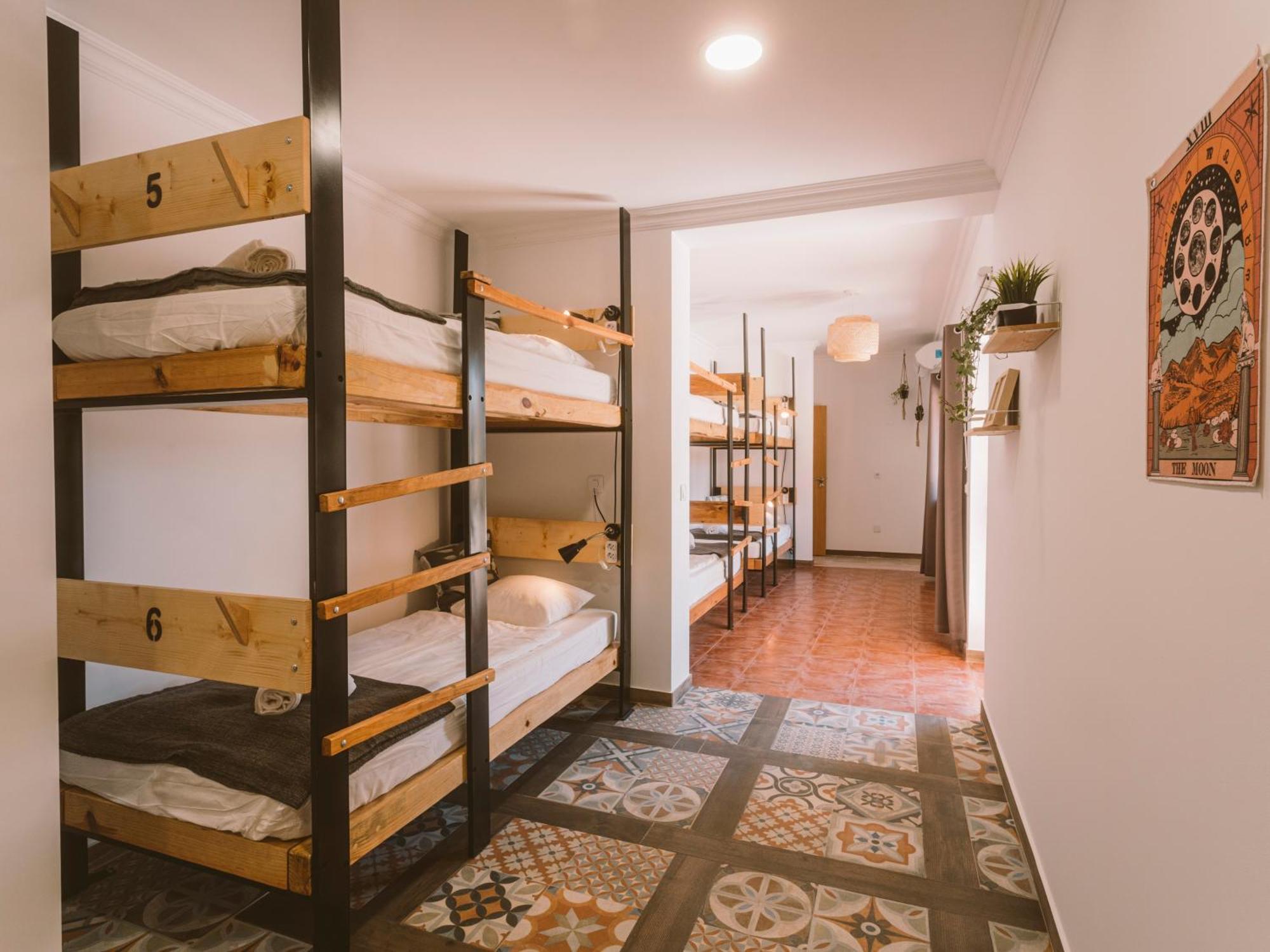 Cliff Surf House Hostel อา ดุส คุนญาดุส ภายนอก รูปภาพ