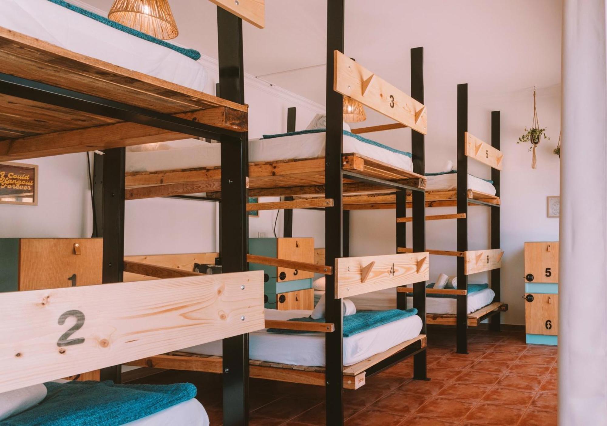 Cliff Surf House Hostel อา ดุส คุนญาดุส ภายนอก รูปภาพ