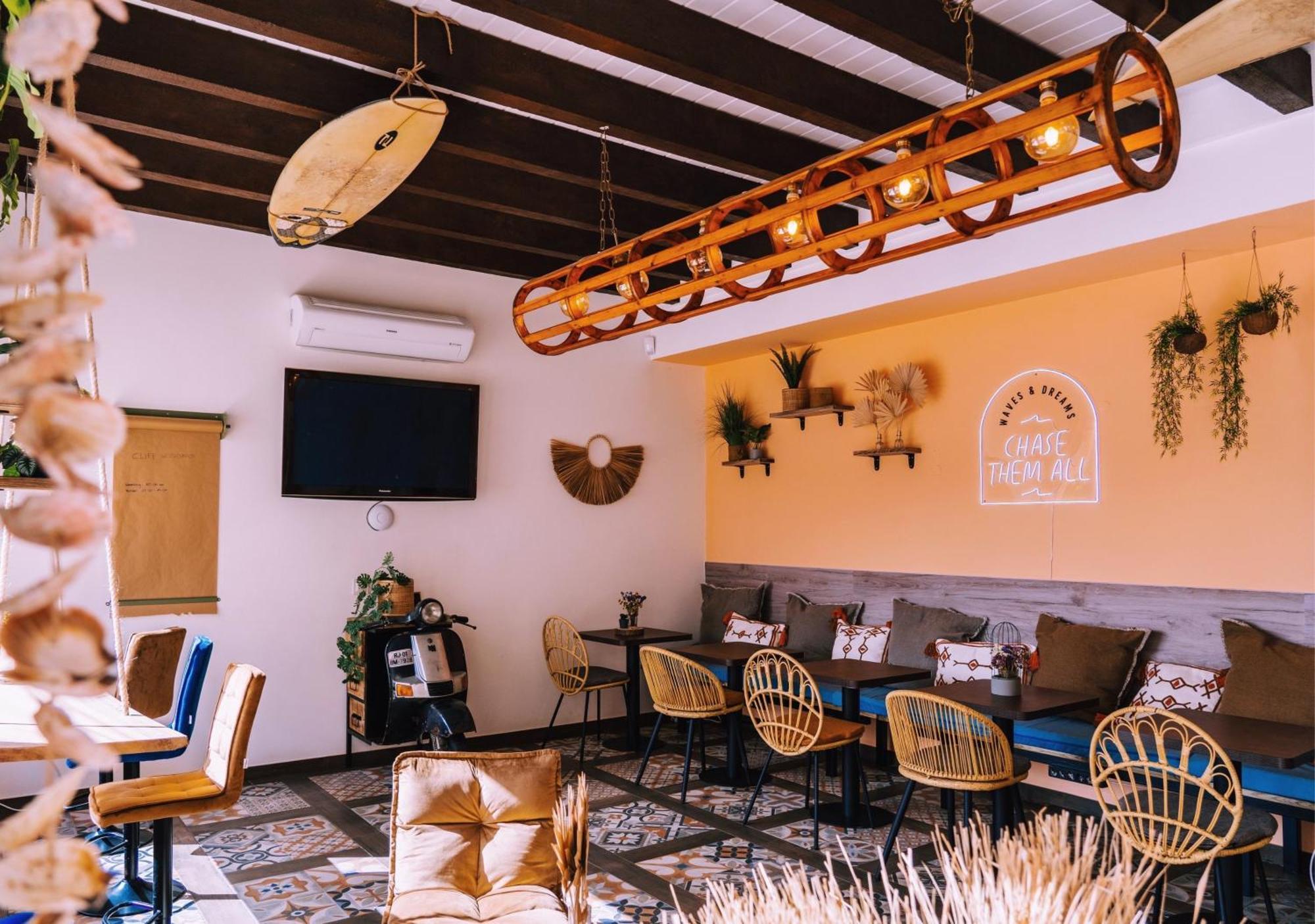 Cliff Surf House Hostel อา ดุส คุนญาดุส ภายนอก รูปภาพ