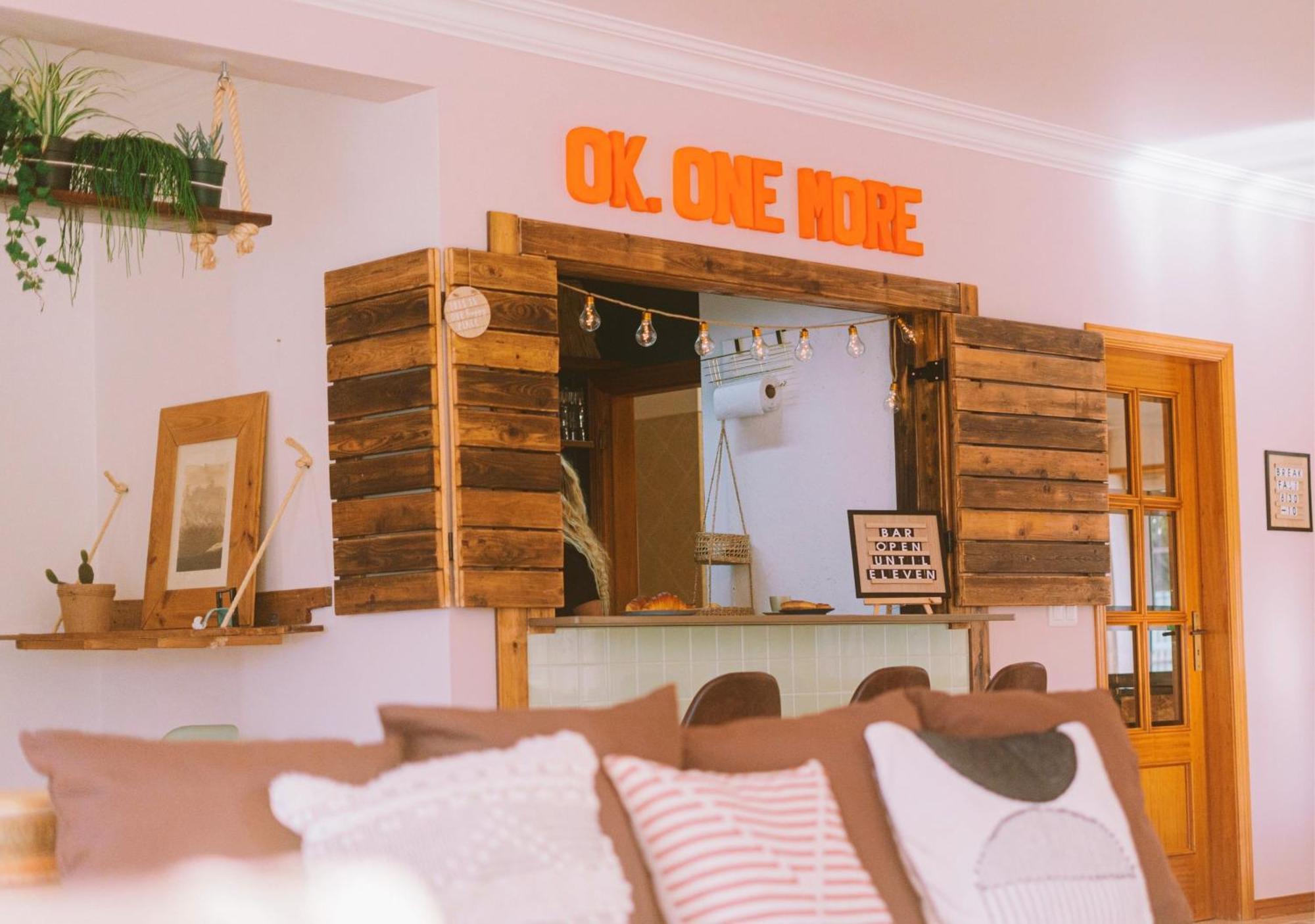 Cliff Surf House Hostel อา ดุส คุนญาดุส ภายนอก รูปภาพ